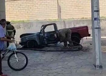 Reportan incendio de automóvil bajo el Puente Bronco de Reynosa, Tamaulipas