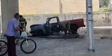 Reportan incendio de automóvil bajo el Puente Bronco de Reynosa, Tamaulipas