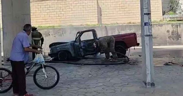 Reportan incendio de automóvil bajo el Puente Bronco de Reynosa, Tamaulipas