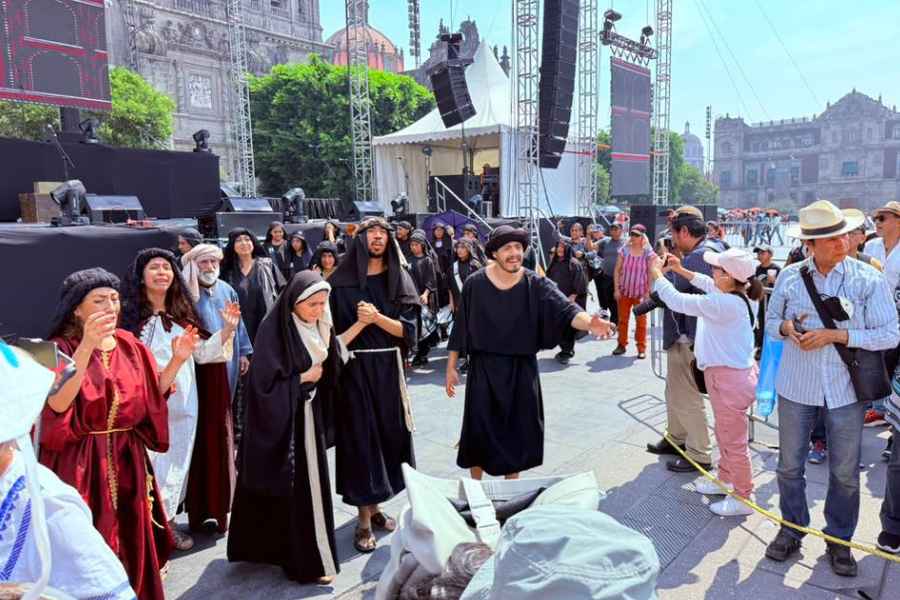 Así se llevó a cabo el Viacrucis en el Zócalo de la Ciudad de México
