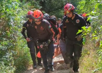 Rescatan a mujer lesionada mientras hacía senderismo en el Cerro de la Silla, Nuevo León