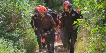 Rescatan a mujer lesionada mientras hacía senderismo en el Cerro de la Silla, Nuevo León
