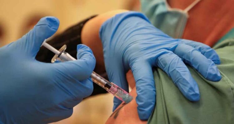Rusia alista vacuna contra el cáncer y podría iniciar pruebas en humanos en 2025