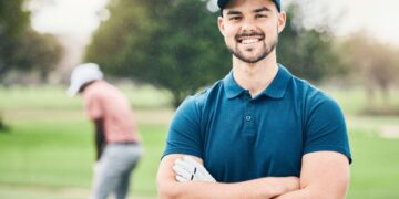 Cómo elegir la prenda perfecta: polos y camisas para hombres que combinan estilo y comodidad