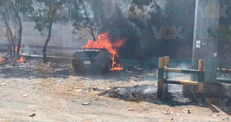 Se incendia vehículo estacionado cerca de la joroba en Ciudad Victoria