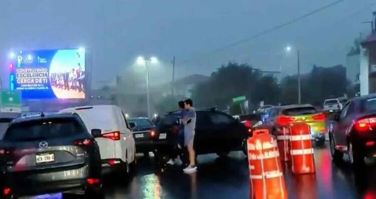 Se registran dos carambolas en la Avenida Paseo de los Leones de Monterrey, NL