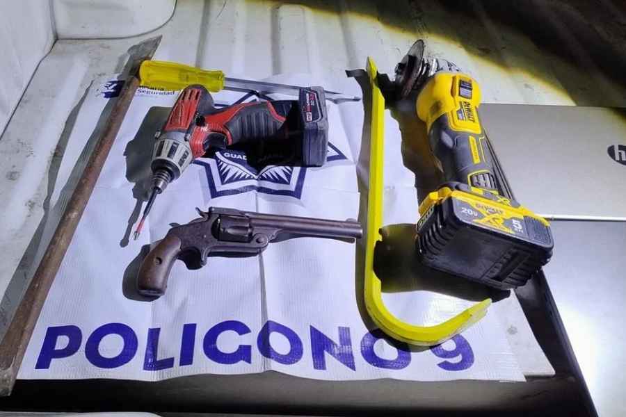 Sujetos son arrestados por robar dispositivos electrónicos de una tienda departamental en Guadalajara