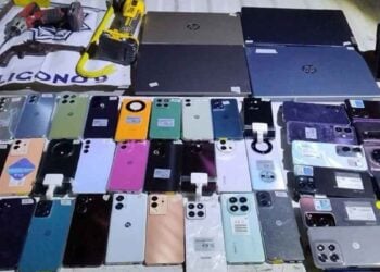 Sujetos son arrestados por robar dispositivos electrónicos de una tienda departamental en Guadalajara