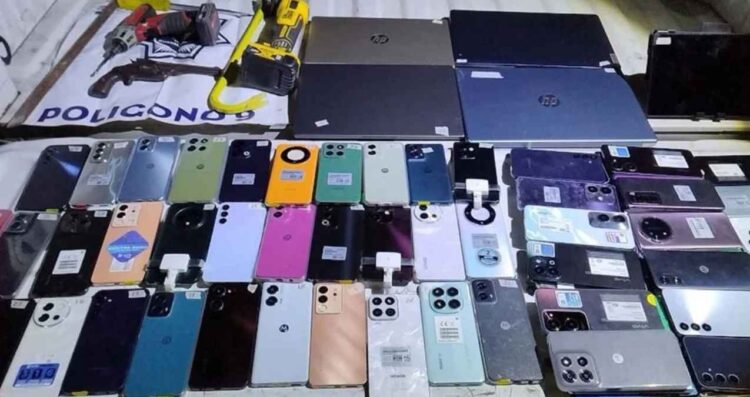 Sujetos son arrestados por robar dispositivos electrónicos de una tienda departamental en Guadalajara