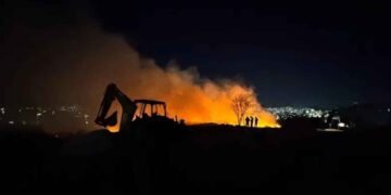 Suspenden clases en Oaxaca por incendio en basurero de Santa María Atzompa