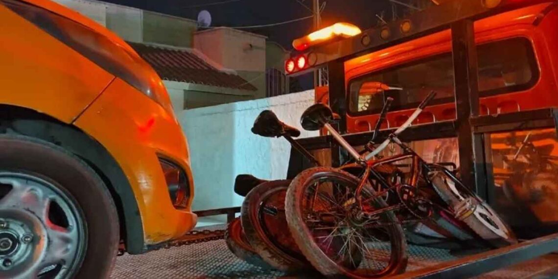Taxista atropella a tres menores que iban en bicicleta en Torreón