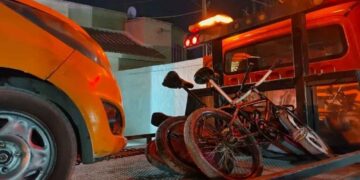 Taxista atropella a tres menores que iban en bicicleta en Torreón