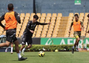 Tigres vs Pumas