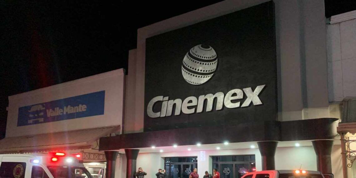 Tío deja a su sobrino en el cine para irse con su noviaen El Mante, Tamaulipas