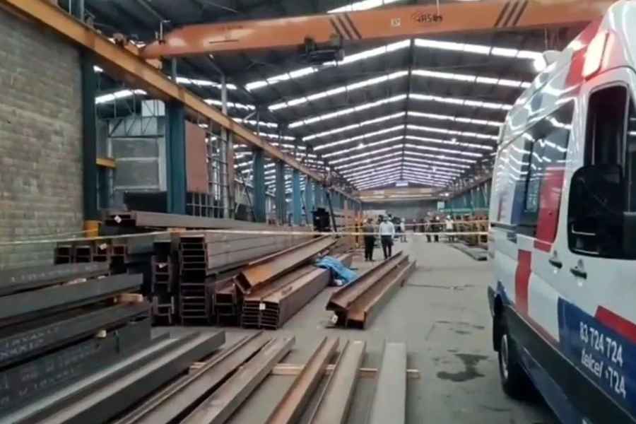Trabajador muere tras caerle unas vigas de acero en una empresa de Guadalupe, Nuevo León