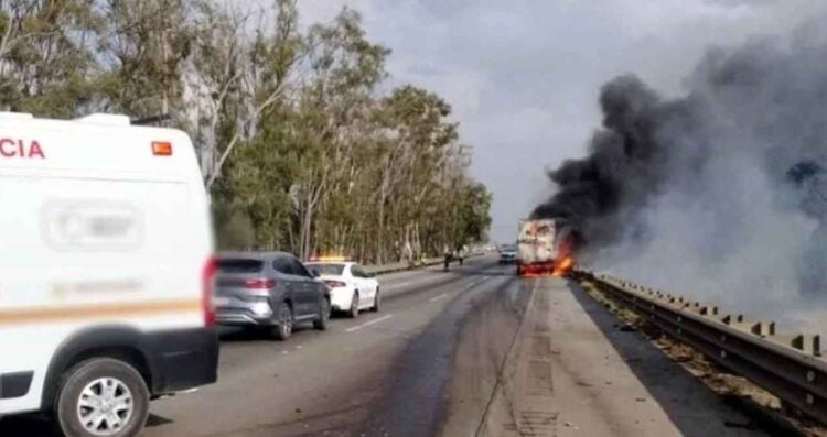 Tractocamión incendia México Querétaro