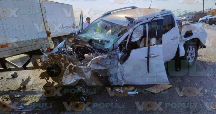 Tractocamión sin frenos causa carambola en carretera Victoria-Monterrey