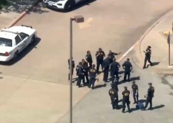 VIDEOS: Reportan tiroteo en la escuela secundaria Wilmer-Hutchins en Dallas, Texas