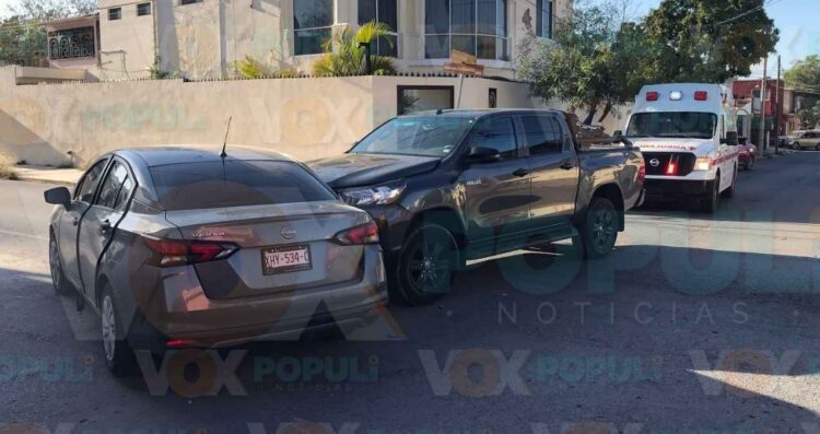 Vehículo mal estacionado provoca choque con heridos en Ciudad Victoria