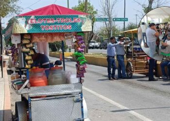 Vendedores ambulantes aprovechan el paro magisterial en Ciudad Victoria para hacer su 'agosto'