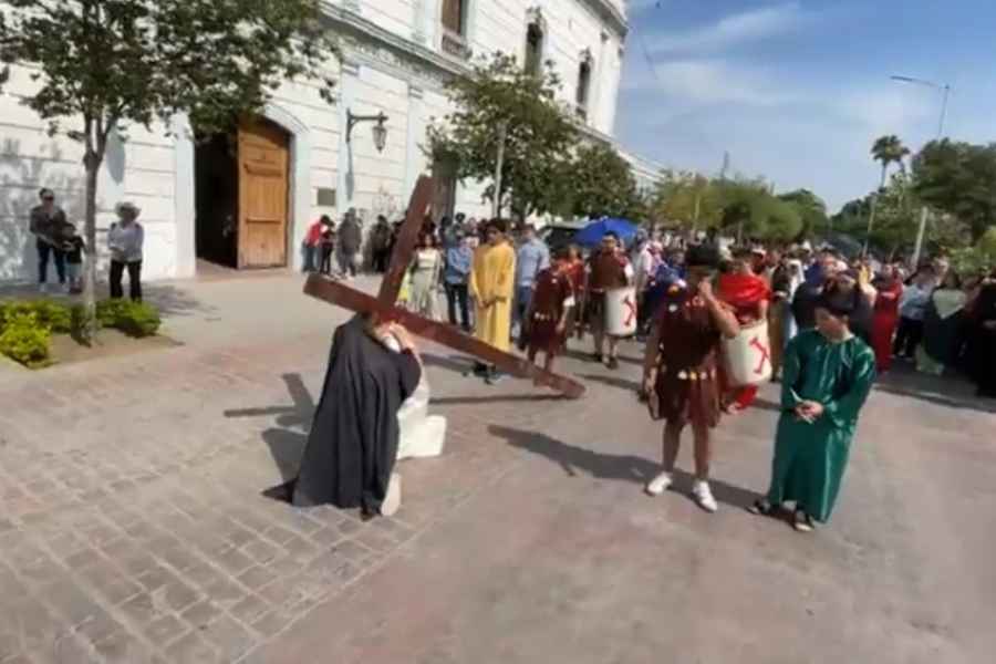 Viacrucis en Ciudad Victoria reúne a cientos de personas este Viernes Santo