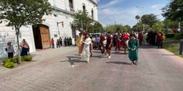 Viacrucis en Ciudad Victoria reúne a cientos de personas este Viernes Santo