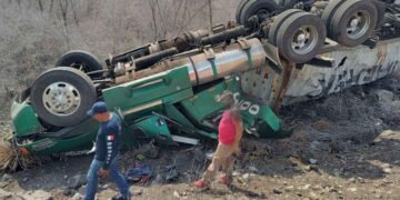 Volcadura carretera Mante-Valles