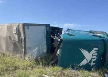Volcadura de tráiler paraliza por horas la carretera libre Monterrey–Nuevo Laredo