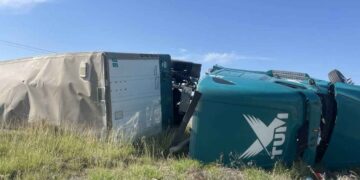 Volcadura de tráiler paraliza por horas la carretera libre Monterrey–Nuevo Laredo