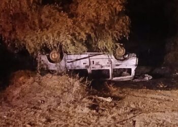 Volcadura e incendio de camioneta deja un muerto y tres heridos en Doctor Arroyo, Nuevo León