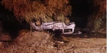 Volcadura e incendio de camioneta deja un muerto y tres heridos en Doctor Arroyo, Nuevo León