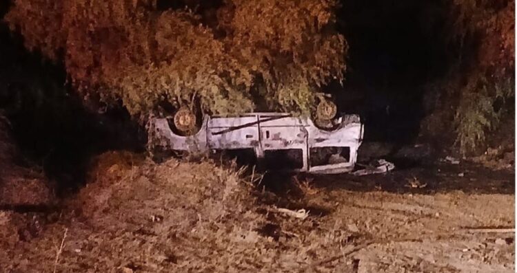Volcadura e incendio de camioneta deja un muerto y tres heridos en Doctor Arroyo, Nuevo León