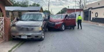 choca camioneta Nuevo Laredo