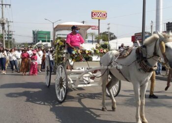 desfile conmemorativo de Altamira sin caballos