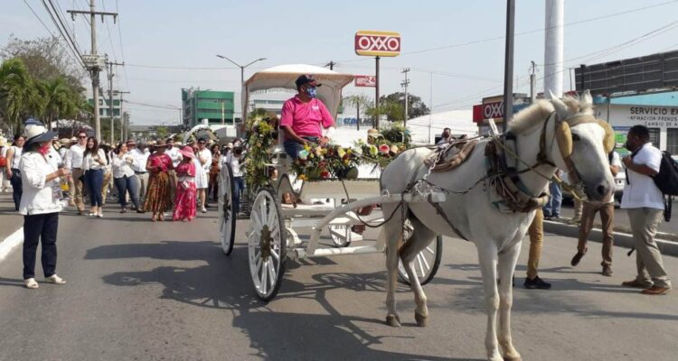desfile conmemorativo de Altamira sin caballos