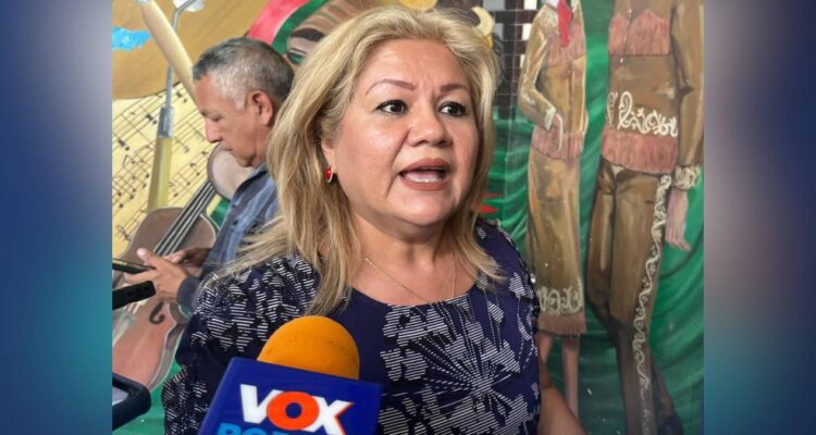 entrega de cisternas en escuelas de Victoria