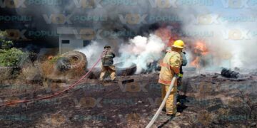 incendio junto a vulcanizadora en Madero