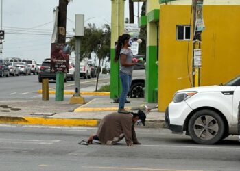 niños pidiendo dinero en Matamoros