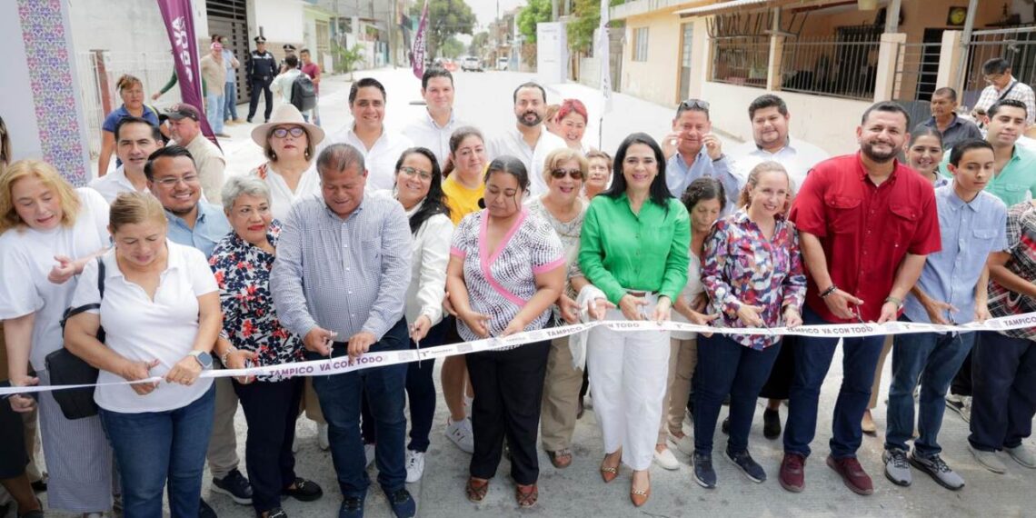 pavimentación en colonia Magdaleno Aguilar