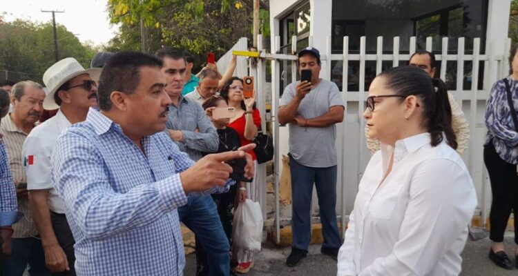 plantón de maestros en Ciudad Victoria