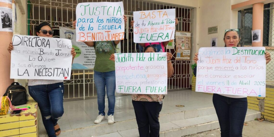 protesta en primaria Benito Juárez
