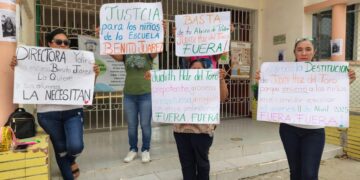 protesta en primaria Benito Juárez