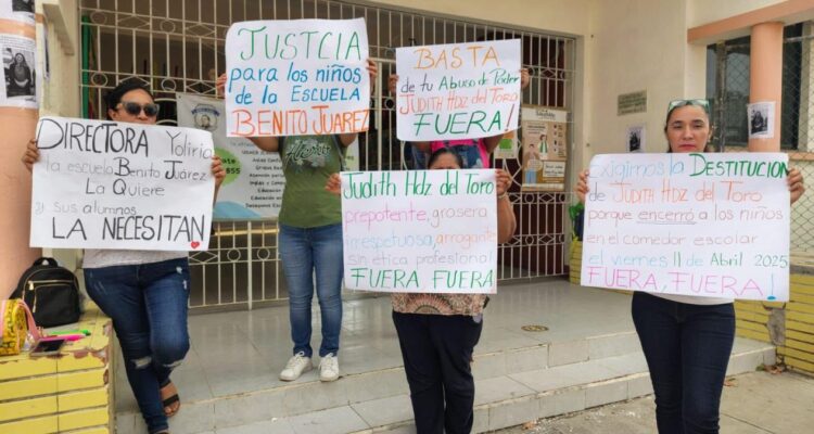 protesta en primaria Benito Juárez