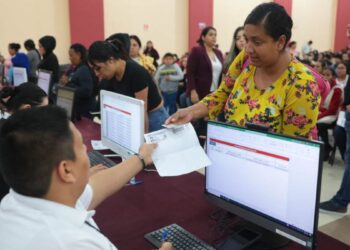 tarjetas de becas escolares Nuevo Laredo