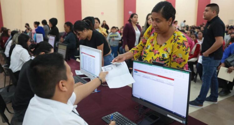 tarjetas de becas escolares Nuevo Laredo