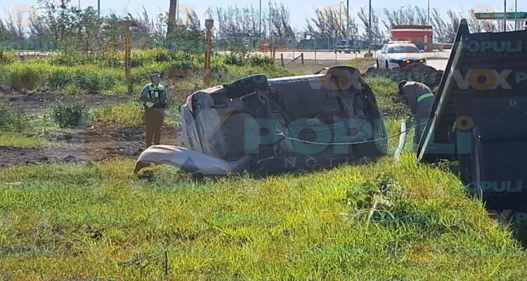 volcadura de auto en Altamira