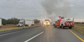 Accidente entre tráilers detiene el tráfico hacia Monterrey, Nuevo León