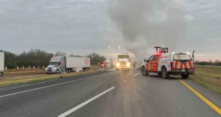 Accidente entre tráilers detiene el tráfico hacia Monterrey, Nuevo León