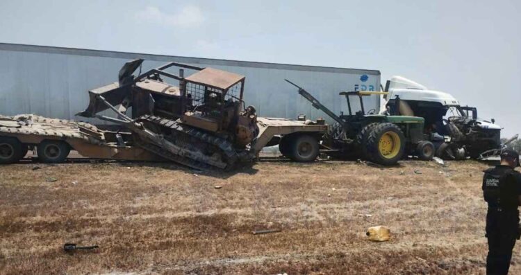 Accidente entre tráilers y camioneta provoca caos vial en entrada a González, Tamaulipas