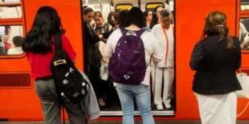 Adolescente de 13 años da a luz en estación del Metro de CDMX